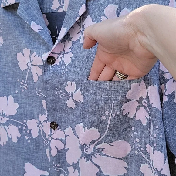 Men's Lightweight, Short Sleeved Chambray Floral Denim Button Down - Picture 4 of 7